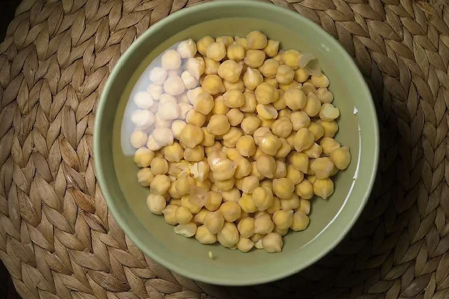 Image of soaked chikpeas