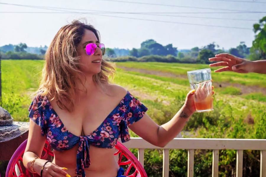 ন’বছর বয়সে নেহার ইচ্ছা হয় পপস্টার হওয়ার। কিন্তু পপশিল্পী হতে গেলে নাচ জানাও আবশ্যিক বলে মনে করেন নেহা। তাই গানের পাশাপাশি নাচেরও প্রশিক্ষণ নিয়েছিলেন তিনি।