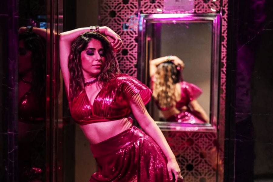 হিন্দির পাশাপাশি তামিল, তেলুগু, পঞ্জাবি ভাষায় গান গাইতেও দেখা গিয়েছে নেহাকে। সম্প্রতি ‘কিসি কা ভাই কিসি কি জান’ ছবিতে গান গেয়েছেন তিনি।