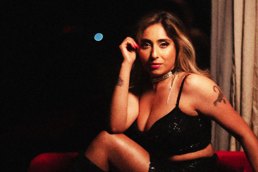 সম্প্রতি পোশাক নিয়ে বিতর্কে জড়িয়ে পড়েন নেহা। গায়িকার পেশায় থাকা সত্ত্বেও তিনি খোলামেলা পোশাক পরে কী ভাবে ঘুরতে পারেন তা নিয়ে নেহাকে কটাক্ষ করেন নেটব্যবহারকারীরা। এমনকি, পোশাকের কারণে তাঁকে পর্নতারকার সঙ্গেও তুলনা করা হয়েছে।