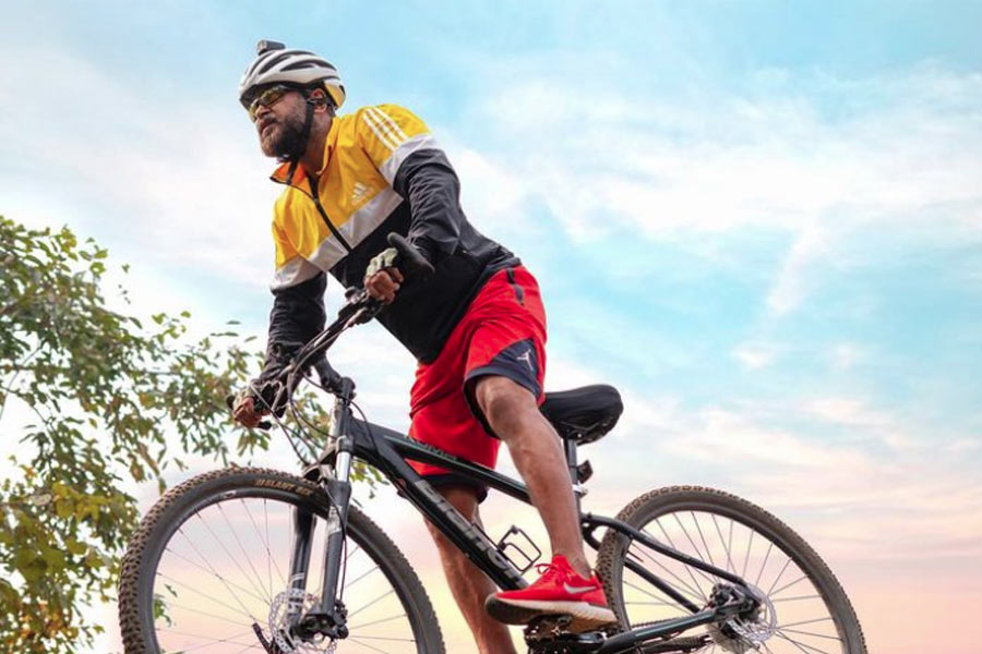 এমনকি, বিলালের বিয়ের অনুষ্ঠানে ফোটোগ্রাফির দায়িত্বেও ছিলেন মুন্না। ছবি তোলার প্রাথমিক বিষয় জানার পর নামী এক আলোকচিত্রীর সহকারী হিসাবে কাজ শুরু করেন তিনি। কিন্তু পাশাপাশি খবরের কাগজ বিক্রির কাজও চালিয়ে যান মুন্না।