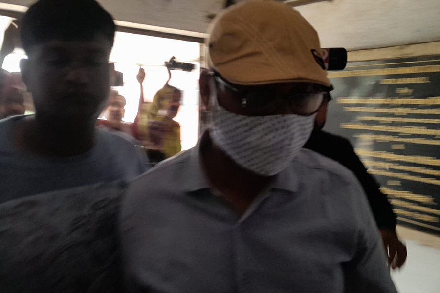 Abdul Latif reaches Asansol CBI court on Monday morning.