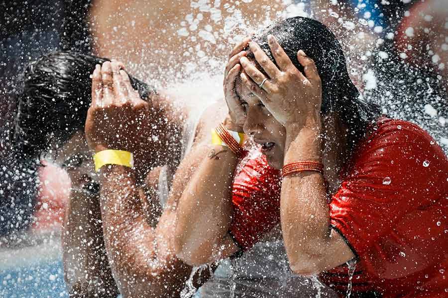 Heat Wave will continue from Tuesday to Thursday in different districts of South Bengal due to deep depression in Bay of Bengal.