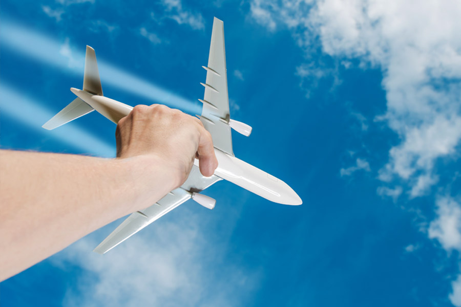 ছোট থেকে চাষবাসের কাজ দেখেই বড় হওয়া। মাটির কাছাকাছি থাকলেও তরুণীর চোখে ছিল হাজারো রঙিন স্বপ্ন। কোনও এক দিন তিনিও আকাশে উড়বেন এই স্বপ্ন ক্রমাগত বুনে যেতেন। সেই স্বপ্ন পূরণও হল। এ বার সত্যিই বিদেশে পাড়ি দেওয়ার সুযোগ পেলেন কৃষক-কন্যা।