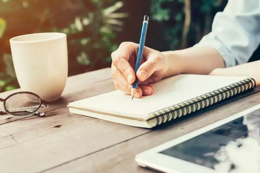 তামিলনাড়ু থেকে ওড়িশায় এমবিএ পড়তে যান তিনি। সেখানে পড়াশোনা শেষ করতে না করতেই বিদেশ যাওয়ায় সুযোগ পেয়ে যান।