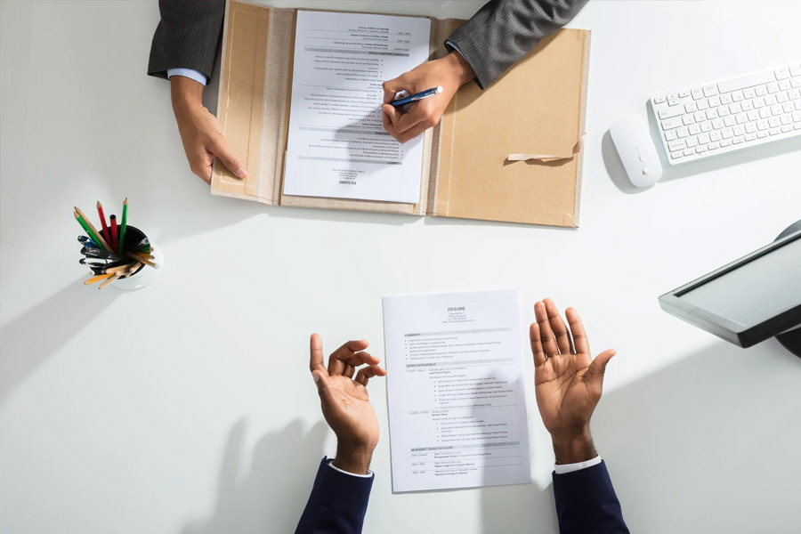 সিঙ্গাপুরের একটি আন্তর্জাতিক ভোগ্যপণ্য সংস্থার তরফে চাকরির সুযোগ পান রাম্যা। শুধু তাই নয়, তাঁর সহপাঠীদের মধ্যে সবচেয়ে বেশি প্যাকেজের চাকরি পান তিনি।