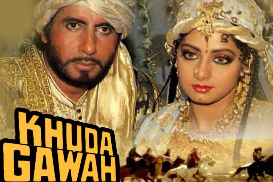 মুকুল তাঁর ছবিতে নায়িকার চরিত্রে অভিনয়ের জন্য বেছে নেন শ্রীদেবীকে। ক্যামিয়ো চরিত্রের জন্য অমিতাভ বচ্চনকে প্রস্তাব দেন তিনি। কিন্তু ইনস্পেক্টরের চরিত্রের জন্য কাউকেই পছন্দ হচ্ছিল না পরিচালকের।