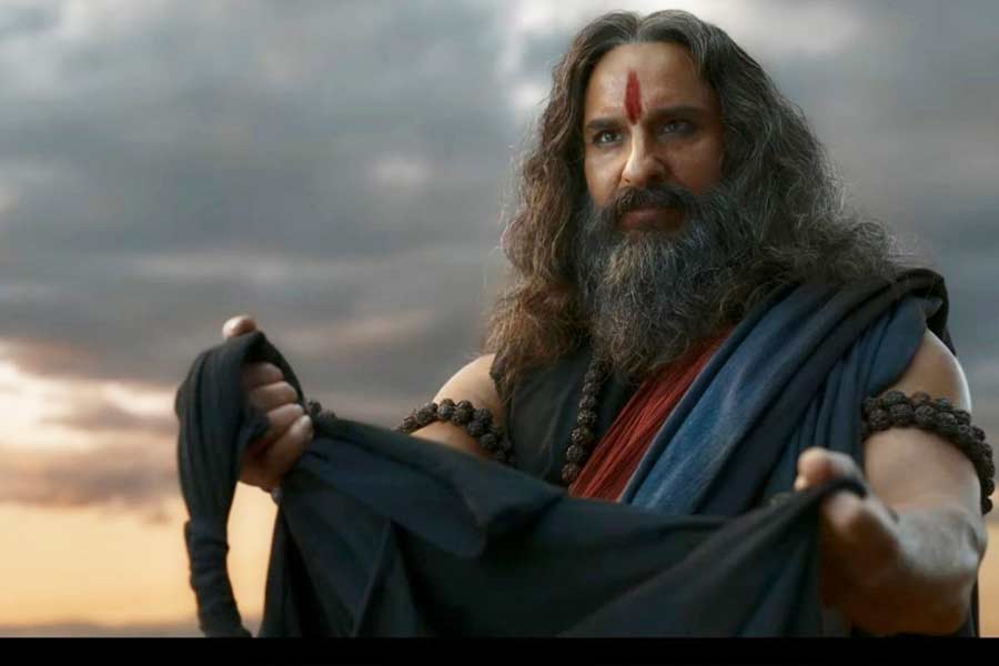 ‘আদিপুরুষ’ ছবির ট্রেলারে রাবণের বেশে সইফের এই লুকটিই প্রকাশ্যে এসেছে।