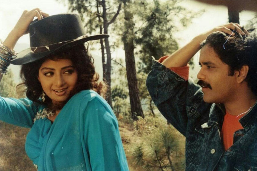 সত্তর দিনের মধ্যে প্রতি দিন সেটে উপস্থিত থাকতেন সঞ্জয়। প্রায় ৮০ শতাংশ শুটিং শেষ করে ফেলেছিলেন তিনি। কিন্তু ছবি মুক্তির পর দেখা যায়, সঞ্জয়ের একটিও দৃশ্য তাতে নেই। বরং ইনস্পেক্টরের চরিত্রে অভিনয় করতে দেখা যায় দক্ষিণী অভিনেতা নাগার্জুনকে।