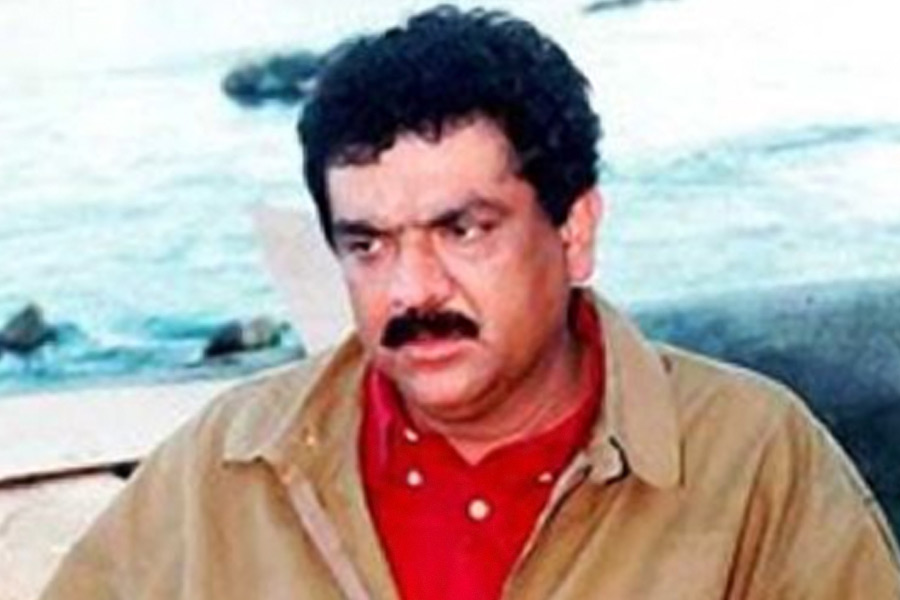 ছবির পাশাপাশি বিভিন্ন নামী সংস্থার বিজ্ঞাপনের জন্য কাজ করার পরিকল্পনা করেছিলেন মুকুল। কিন্তু একাধিক বিজ্ঞাপনের শুটিংয়ের জন্য দীর্ঘ সময়ের জন্য একটি স্টুডিয়ো ভাড়া করতে হত মুকুলকে।