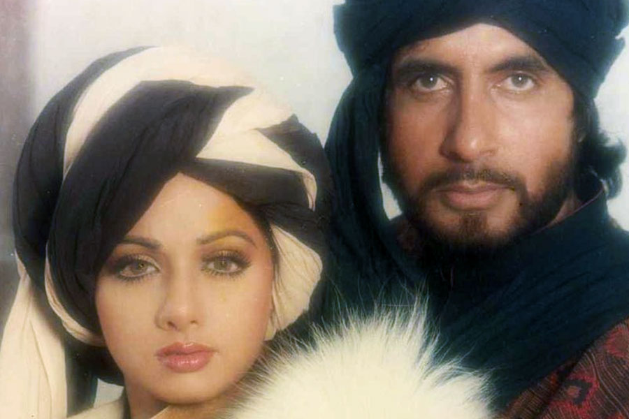 মনোজের দাবি, সঞ্জয় এবং ফারাহের দৃশ্যগুলি ছাড়াও একটি গানের দৃশ্য বাদ পড়েছিল ‘খুদা গাওয়া’ ছবিটি থেকে। ছবি মুক্তির পর কানাঘুষো শোনা যায়, সঞ্জয় নাকি মুকুলের সঙ্গে ঝামেলা করে শুটিংয়ের মাঝে বেরিয়ে যান। কিন্তু এ যে পুরোটাই  রটনা, তা নিজে থেকেই জানিয়েছিলেন মুকুল।