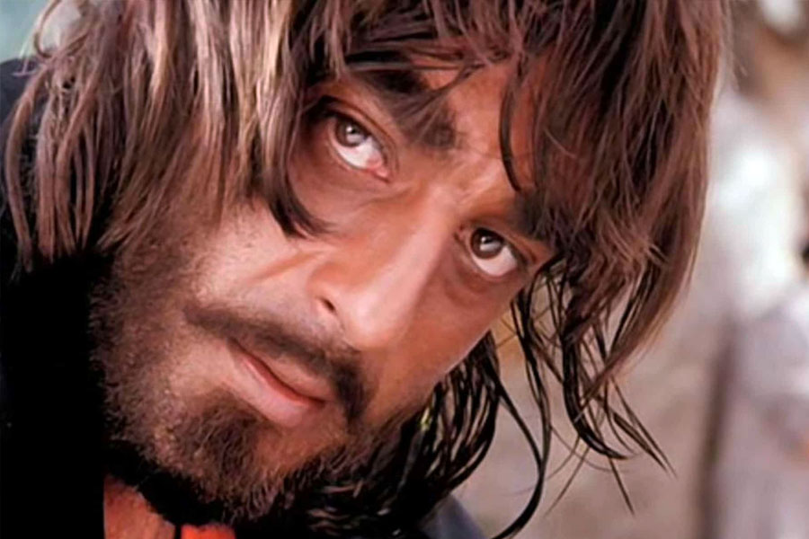 আশির দশকে বলিপাড়ায় কানাঘুষো শোনা যেত, ঋষির সঙ্গে যে অভিনেত্রী কাজ করতেন, অভিনেতা নাকি তাঁর সঙ্গেই পরকীয়ায় জড়িয়ে পড়তেন। এই কথা সঞ্জয়ের কানে পৌঁছতেও দেরি হয়নি।