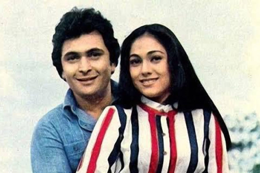 সঞ্জয়ের সঙ্গে বিচ্ছেদের পর টিনা হঠাৎ ঋষির সঙ্গে একের পর এক ছবিতে অভিনয় করতে শুরু করেন। ‘কর্জ’, ‘ইয়ে ওয়াদা রহা’, ‘বড়ে দিলওয়ালা’র মতো একাধিক হিন্দি ছবিতে জুটি বাঁধেন ঋষি এবং টিনা। 