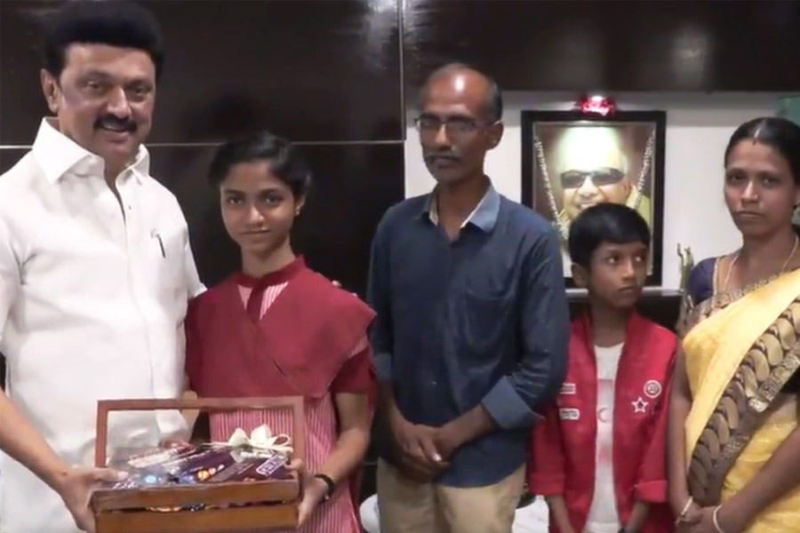Carpenter’s Daughter from Tamil Nadu scores 600 out of 600 in Class 12 exam.