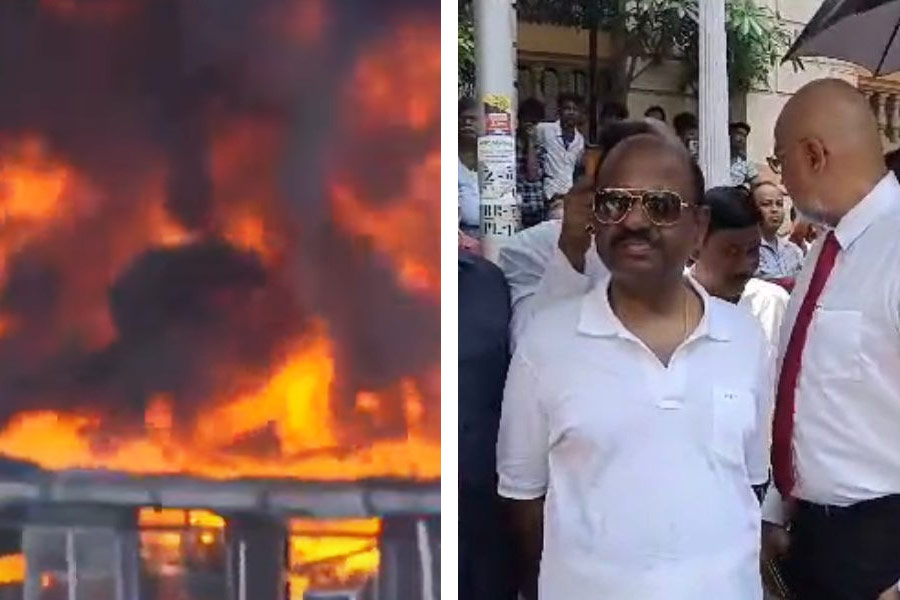 Fire near Telephone Bhawan in BBD bag area