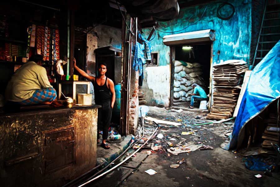 দীর্ঘ দিন ওই মামলার তদন্ত চলে। রবীন্দ্রকে জেরা করতে গিয়ে যে বর্ণনা পান তদন্তকারীরা, তাতে চমকে যান তাঁরা। পুলিশ জানাচ্ছে, যখন অপরাধের বর্ণনা দিত, রবীন্দ্রের মধ্যে কোনও লুকোছাপা থাকত না। কোনও খেদ নেই। জড়তা নেই। গড়গড় করে নিজের কাণ্ডকারখানার কথা পুলিশকে শুনিয়েছে সে। জানিয়েছে কী ভাবে মাইল পর মাইল রাস্তা হেঁটেছে ধর্ষণ এবং খুন করবে বলে।