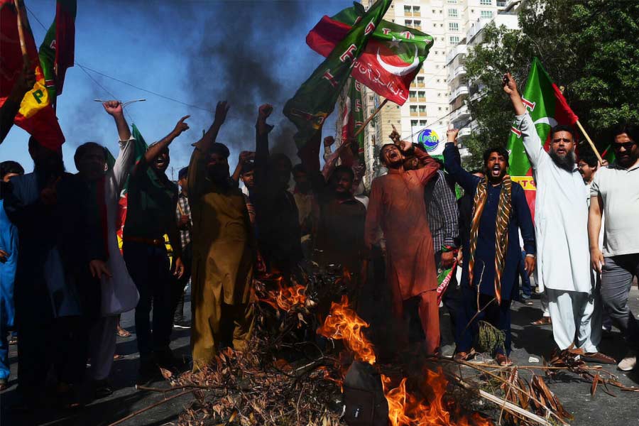Image of protest in pakistan after Imran Khan\\\\\\\\\\\\\\\\\\\\\\\\\\\\\\\'s arrest