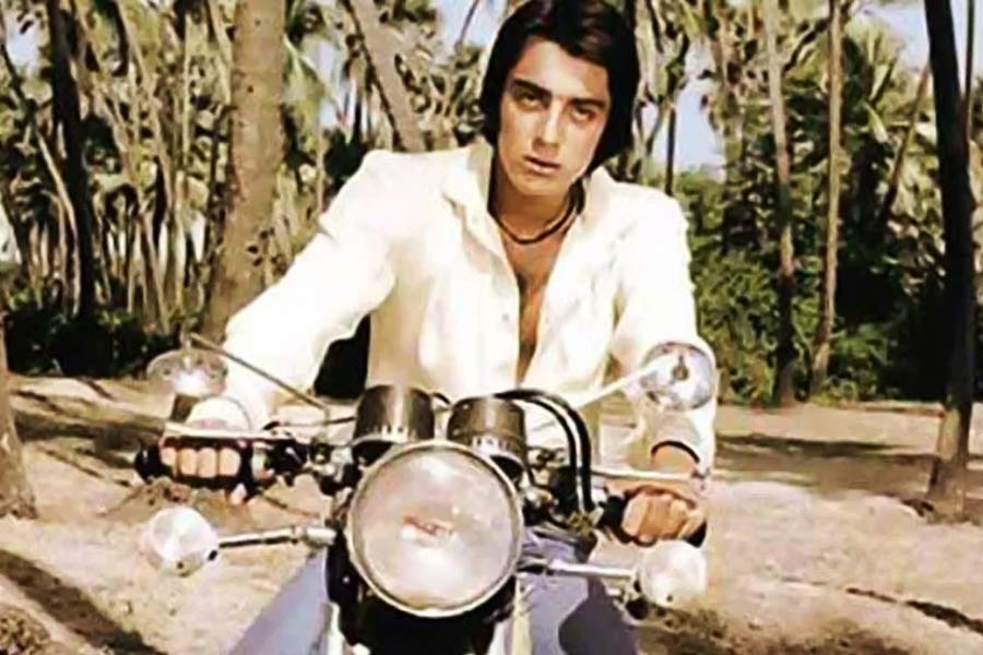 ‘রকি’ ছবির শুটিংয়ের সময় সঞ্জয়ের মা ক্যানসারে সঙ্গে লড়াই করছিলেন। মাদক না নিলে সেই পরিস্থিতিতে নিজেকে সামাল দিতে পারতেন না বলে দাবি করেন নায়ক।