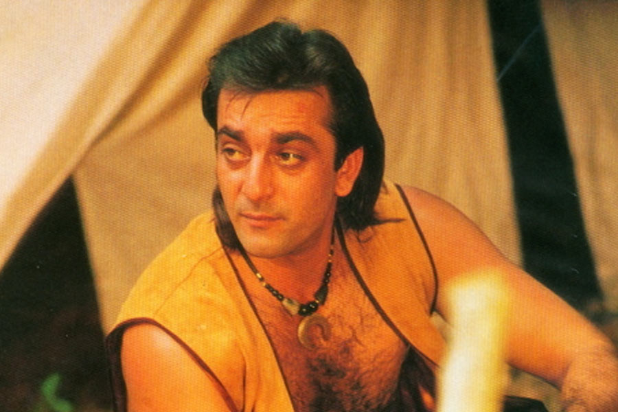 নিজের জীবনের অন্ধকার অধ্যায় নিয়েও সাক্ষাৎকারে খোলাখুলি আলোচনা করেন সঞ্জয়। তিনি বলেন, ‘‘হেরোইন নিয়ে আমি এক দিন ঘুমিয়ে পড়েছিলাম। ঘুম ভাঙার পর দেখি খুব খিদে পেয়েছে। আমার ভৃত্যকে গিয়ে কিছু খেতে দিতে বলি।’’