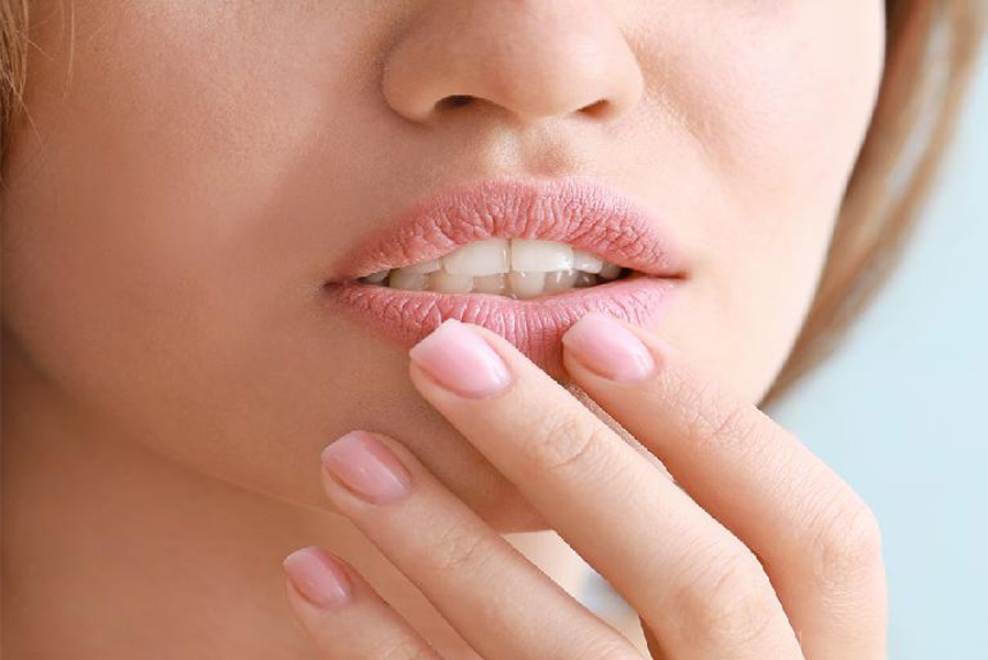 An image of dry lips