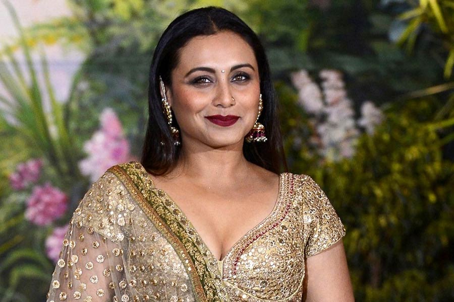 করিনা প্রস্তাব ফিরিয়ে দিলে রানি মুখোপাধ্যায়ের কাছে অভিনয়ের প্রস্তাব নিয়ে যান সঞ্জয়। সঞ্জয়ের প্রস্তাবে রাজিও হয়ে যান রানি। পরে ‘ব্ল্যাক’ ছবিটি মুক্তি পেলে বক্স অফিসে তা সুপারহিট হয়।