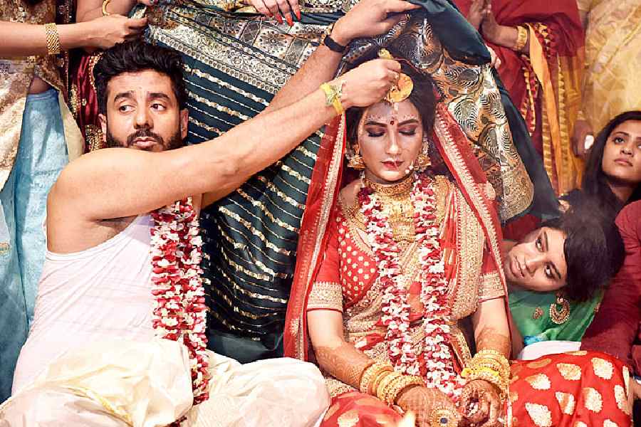 How is Tollywood director Raj Chakraborty and Subhashree Ganguly celebrating their wedding anniversary 