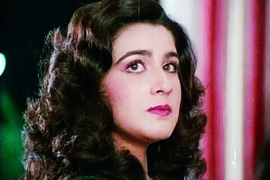 কিন্তু সইফকে নিয়ে বলিপাড়ার অন্য এক অভিনেত্রীর সঙ্গে বচসায় জড়িয়ে পড়েন অমৃতা। অমৃতার দিকেও কাদা ছুড়তে বাকি রাখেননি বলি নায়িকা।