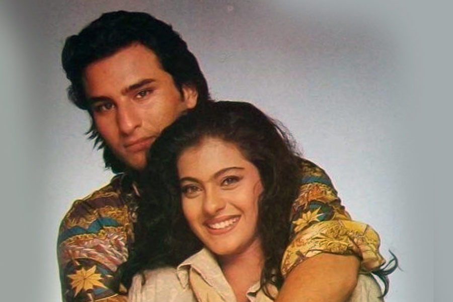 সইফের কেরিয়ার শুরু হওয়ার কথা ছিল রোম্যান্টিক ঘরানার হিন্দি ছবির মাধ্যমে। সইফের বিপরীতে নায়িকার ভূমিকায় অভিনয় করতেন কাজল। কিন্তু সইফের অপেশাদারিত্বের কারণে সেই ছবি থেকে বাদ পড়ে যান তিনি।