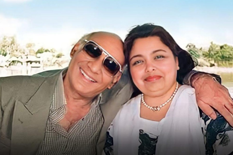 স্কুলে পড়ার সময় থেকেই একে অপরকে চিনতেন আদিত্য এবং পায়েল। আদিত্যের বাবা যশ চোপড়া এবং মা পামেলা চোপড়া শুরু থেকেই পায়েলকে পুত্রবধূ হিসাবে মেনে নিয়েছিলেন। দুই পরিবারের সম্মতিতে আদিত্য এবং পায়েলের বিয়ের অনুষ্ঠান সম্পন্ন হয়।