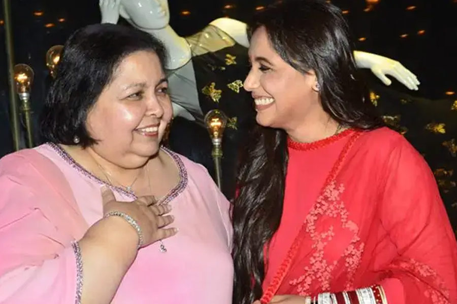 ধীরে ধীরে চোপড়াদের বাড়িতে যাওয়া-আসা বাড়িয়ে দেন রানি। অভিনেত্রী হিসাবে রানিকে পছন্দ করতেন যশ এবং পামেলা। মেলামেশা বাড়লে আদিত্যের জীবনসঙ্গিনী হিসাবেও রানিকে মেনে নেন তাঁরা।