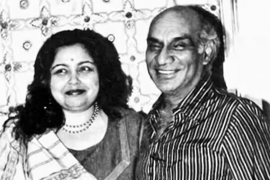 চলতি বছরের ২০ এপ্রিল ৭৪ বছর বয়সে প্রয়াত হন পামেলা। ২০১২ সালে শেষ নিশ্বাস ত্যাগ করেছিলেন যশ। এখন যশরাজ প্রযোজনা সংস্থার চেয়ারম্যান পদে রয়েছেন আদিত্য।