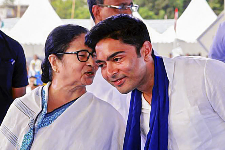 photo of Mamata Banerjee and Abhishek Banerjee