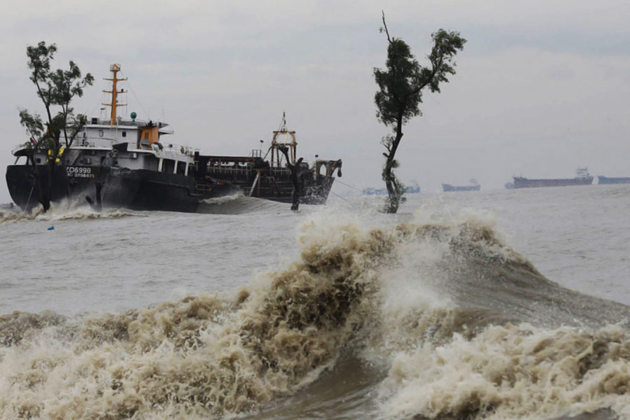 যে গতিতে মোকা এগোচ্ছে উপকূলের দিকে, অনুমান করা হচ্ছে রবিবার স্থানীয় সময় সকাল ৬টা থেকে সন্ধ্যা ৬টার মধ্যে কক্সবাজার এবং উত্তর মায়ানমার উপকূল অতিক্রম করবে। প্রতীকী ছবি।