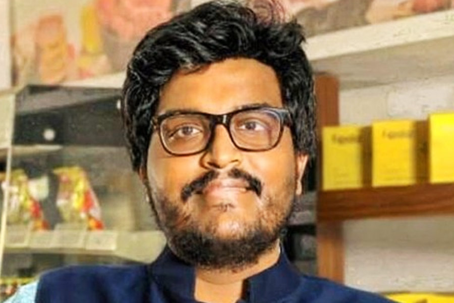 তবে দলীয় সূত্রে খবর, কর্নাটকে জয়ের নেপথ্যে আরও এক জনকে কৃতিত্ব দিচ্ছে কংগ্রেসের উপর মহল। তিনি ভোটকুশলী সুনীল কানুগোলু। যদিও রাজনৈতিক মহলে তিনি বেশি পরিচিত এসকে নামেই। কংগ্রেস সূত্রে খবর, কর্নাটক জয়ে কংগ্রেসের ‘তুরুপের তাস’ সুনীলই।