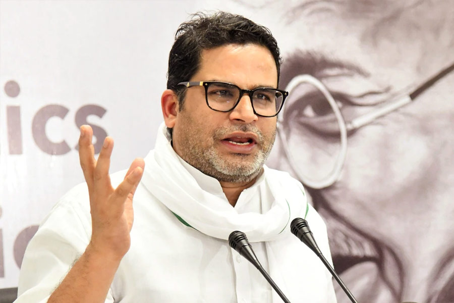 সুনীল পরিচিত ভোটকুশলী প্রশান্ত কিশোরের ‘ছাত্র’ হিসাবে। ২০২২ সালে প্রশান্তকে ২০২৪-এর লোকসভা নির্বাচনের জন্য রণকৌশল তৈরির প্রস্তাব দিয়েছিল কংগ্রেস। কিন্তু তা ফলপ্রসূ হয়নি।