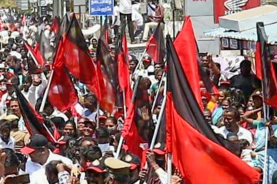  প্রায় এক দশক ধরে ভোটকুশলী হিসাবে কাজ করছেন সুনীল। কাজ করেছেন তামিলনাড়ুতে ডিএমকে এবং এআইএডিএমকের হয়েও।