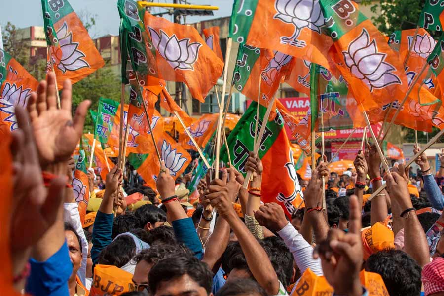 ২০১৭ সালে উত্তরপ্রদেশ বিধানসভা নির্বাচনেও বিজেপির হয়ে কাজ করেন তিনি। এক সময় বিজেপির ভোটকুশলী সংস্থা ‘অ্যাসোসিয়েশন অফ ব্রিলিয়ান্ট মাইন্ডস (এবিএম)’-এর প্রধান ছিলেন সুনীল।