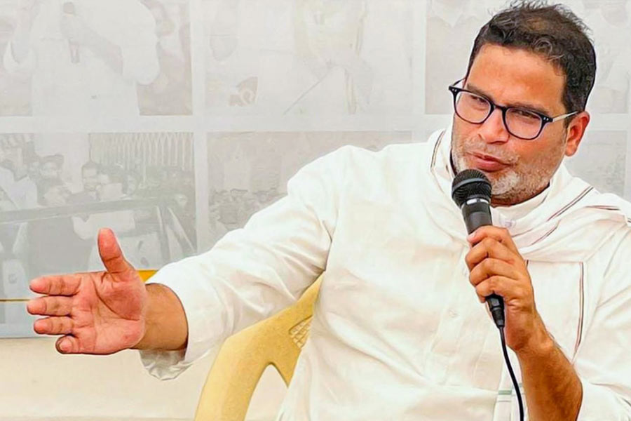 ২০১৪ লোকসভা নির্বাচনের আগে বিজেপির হয়ে প্রচারের দায়িত্ব সামলাতে আসে পিকের আগের সংস্থা ‘সিটিজেনস ফর অ্যাকাউন্টেবল গভর্ন্যান্স (সিএজি)’। কিন্তু তারও আগে থেকে সুনীল প্রধানমন্ত্রী নরেন্দ্র মোদীর ব্যক্তিগত পরামর্শদাতা হিসাবে কাজ করছিলেন।