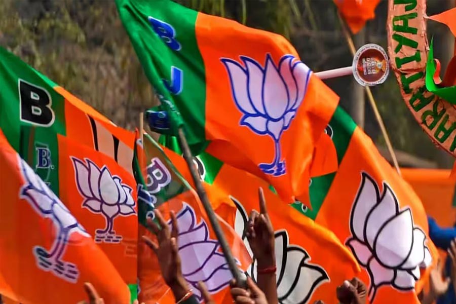 যদিও ২০১৬-এর তামিলনাড়ুর বিধানসভা নির্বাচনে ডিএমকে-কে শাসকদল বানাতে ব্যর্থ হন সুনীল। তবে সেই বছরই অক্টোবরে সুনীলকে নতুন ভোটকুশলী সংস্থা তৈরির দায়িত্ব দেয় বিজেপি। কারণ নতুন সংস্থা আইপ্যাক তৈরি করে তখন বিজেপি থেকে মুখ ফিরিয়েছেন পিকে। তাই পিকের প্রতিদ্বন্দ্বী হিসাবে সুনীলকে দাঁড় করানোই ছিল বিজেপির মূল লক্ষ্য। সেই মতো ‘রামরাজ্যে’ গেরুয়া ঝড় তোলার দায়িত্ব এসে পড়ে সুনীলের কাঁধে।