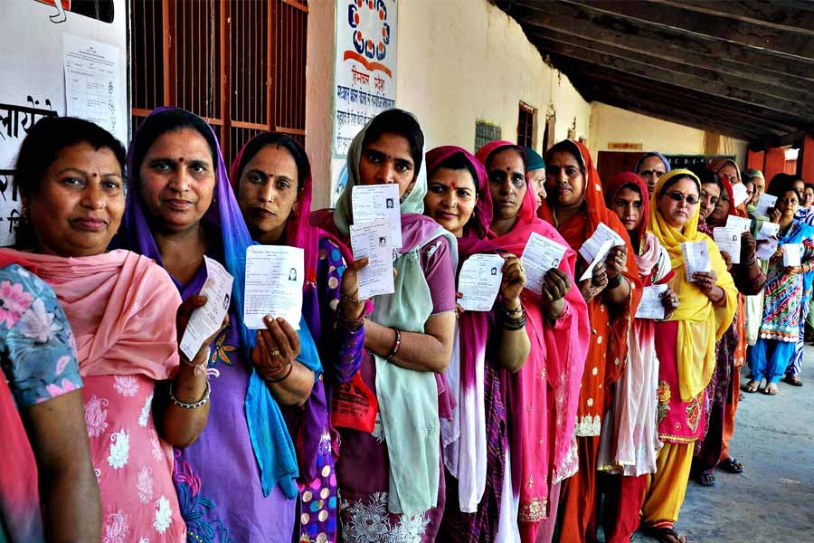 এখনও পর্যন্ত বিজেপি, কংগ্রেস,  ডিএমকে,  অকালি দল, এআইএডিএমকের জন্য নির্বাচনী কৌশল তৈরি করেছেন ৪০ বছর বয়সি সুনীল। 