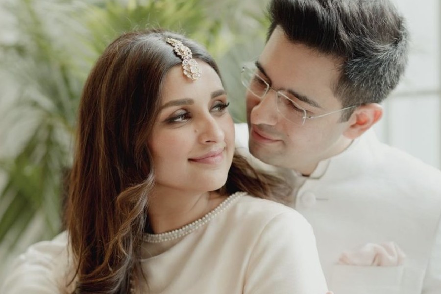 Bollywood actress Parineeti Chopra and Raghav Chadha thanks well-wishers and fans for their blessing and good wishes 