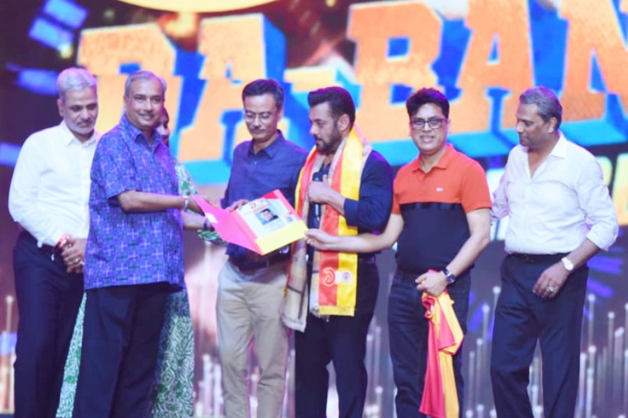 সলমনকে দেওয়া হচ্ছে আজীবন সদস্যপদ।