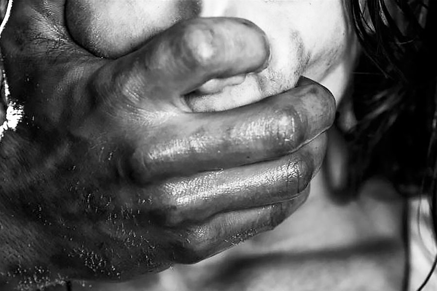 ২০২১ সালের জানুয়ারি মাসে রিপোর্ট আসে। তাতে দেখা যায়, সিলভিয়ার বাড়ির কার্পেটে যাঁর শুক্রাণুর নমুনা ছিল, তিনি আসলে এই ডেভিড। মৃত সিলভিয়ার মুখে চাপা দেওয়া তোয়ালে, তাঁর বাড়িতে ছড়িয়ে থাকা আরও অনেক জিনিসেই মিলেছিল সেই নমুনা। তার জেরেই দোষী সাব্যস্ত করা হয় ডেভিডকে। তবে কেন সিলভিয়াকে খুন করেছিলেন তিনি, তা আজও রহস্য।