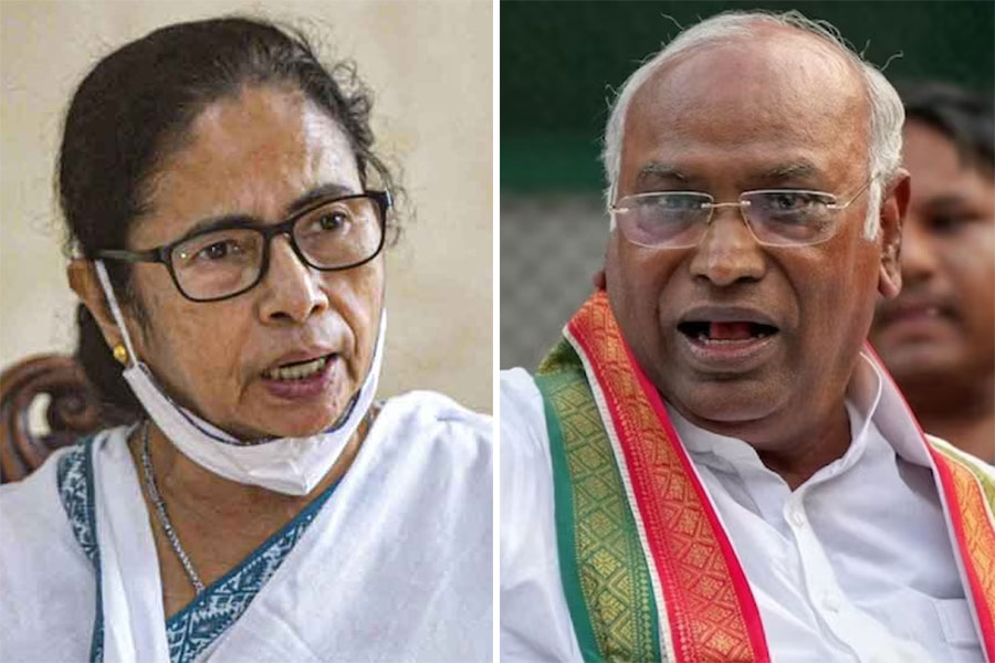 Mamata banerjee and Mallikarjun Kharge