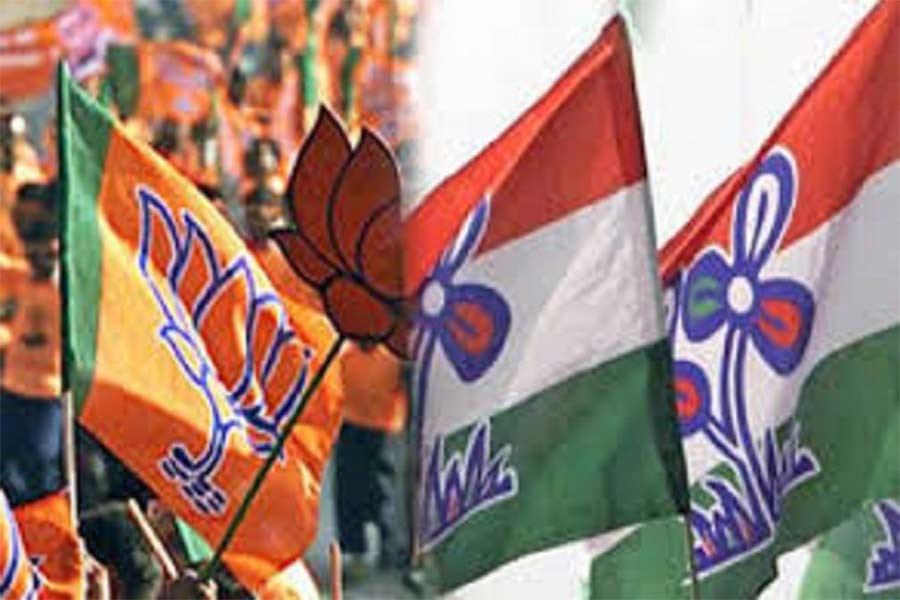 At least 4 injured after TMC and BJP Clash in Bankura