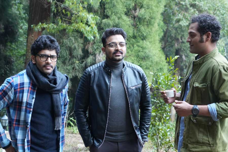 Review of Homestay Murders Web Series starring Arjun, Parno, Sohini, Saurav directed by Sayantan Ghosal 