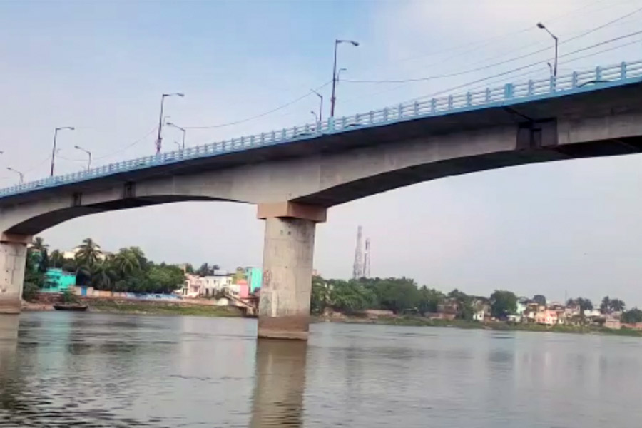 Image of Bridge over the Ganges