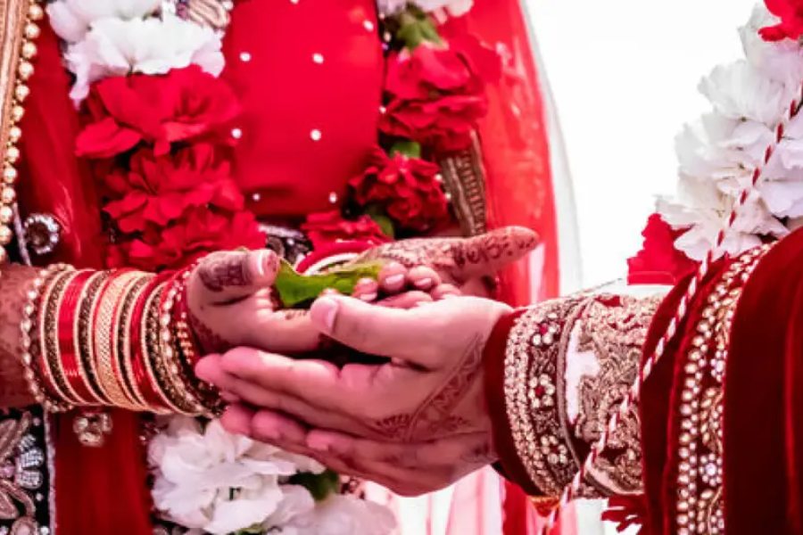 Bride cancels wedding after seeing drunk groom inside venue.