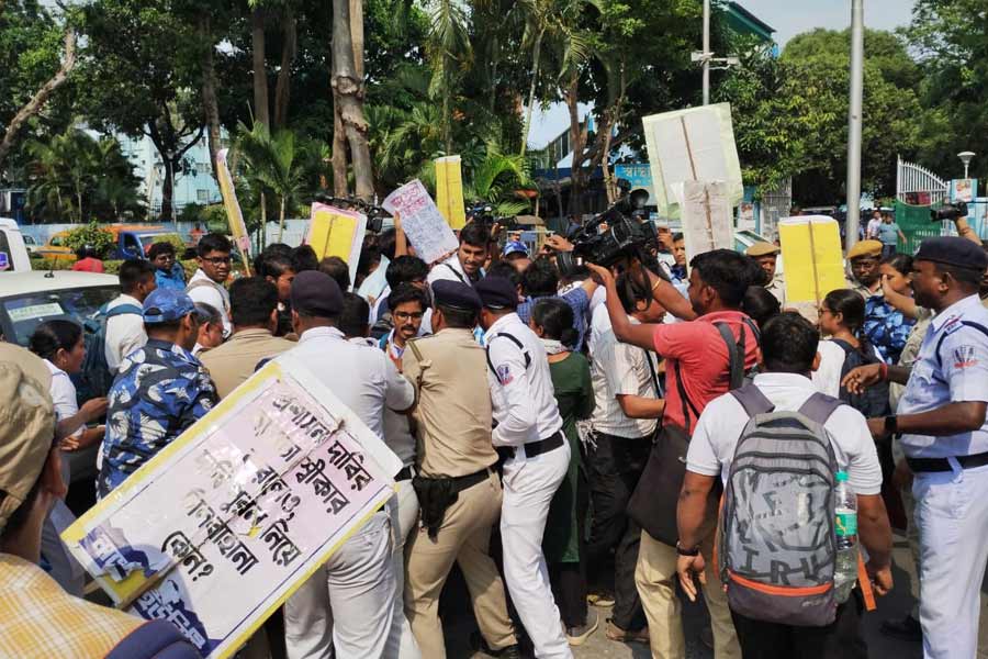 DSO, the student wing of SUCI, rally to swasthya Bhawan to protest against diploma course in Medical