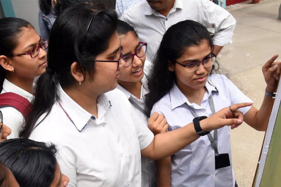 মাধ্যমিকের ফল প্রকাশ শুক্রবার, রেজাল্ট কোথায় এবং কী ভাবে দেখবেন? 
